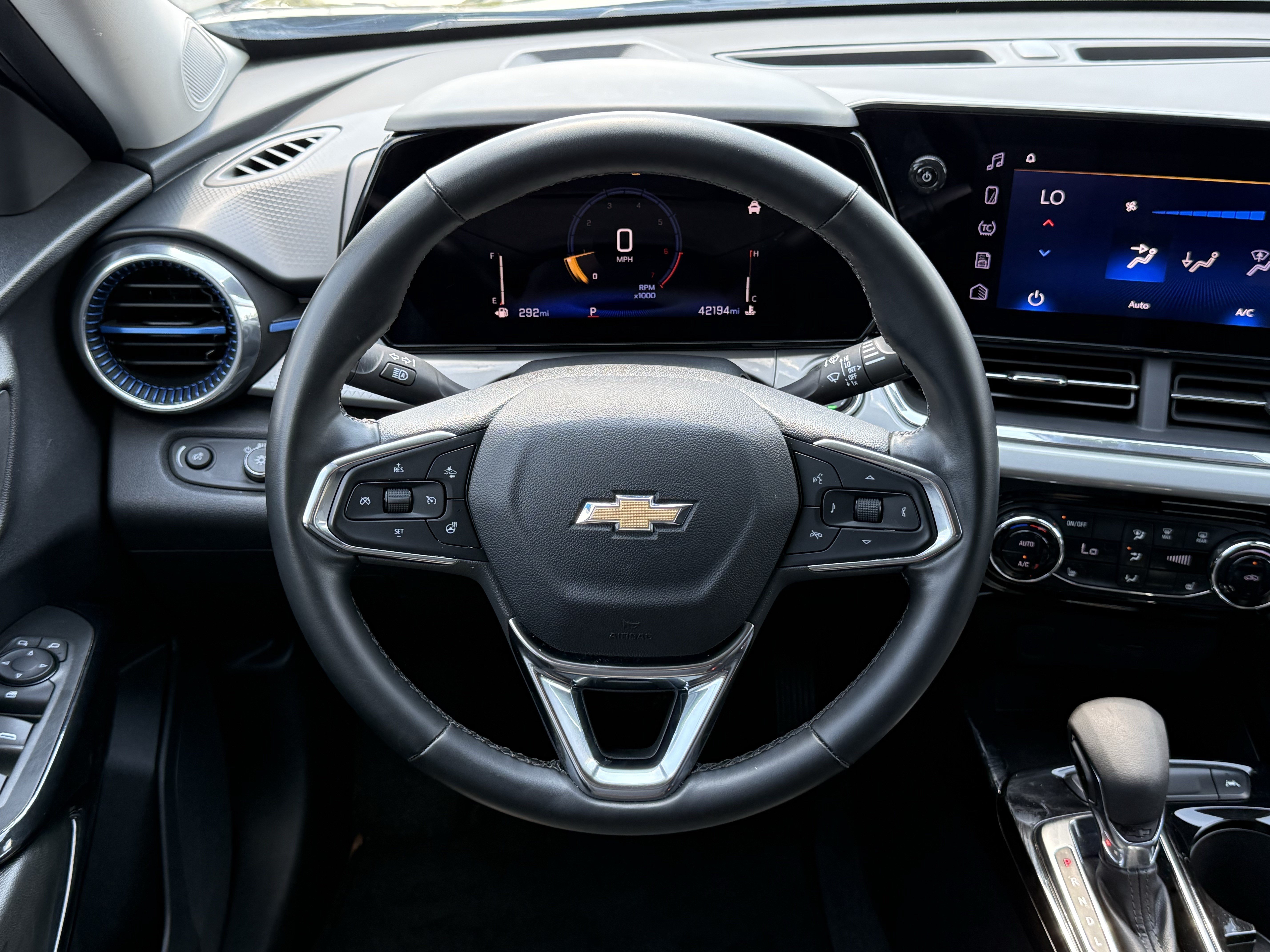 Used 2025 Chevrolet Trax LT w/ LT Convenience Package FWD image 19