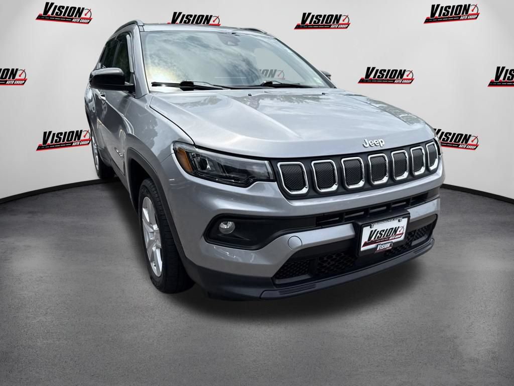 Used 2022 Jeep Compass Latitude w/ Convenience Group AWD/4WD image 3