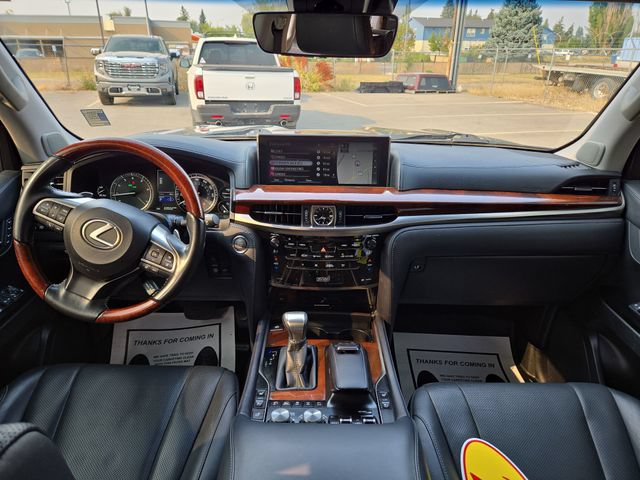 Used 2017 Lexus LX 570 4WD w/ Luxury Package image 3