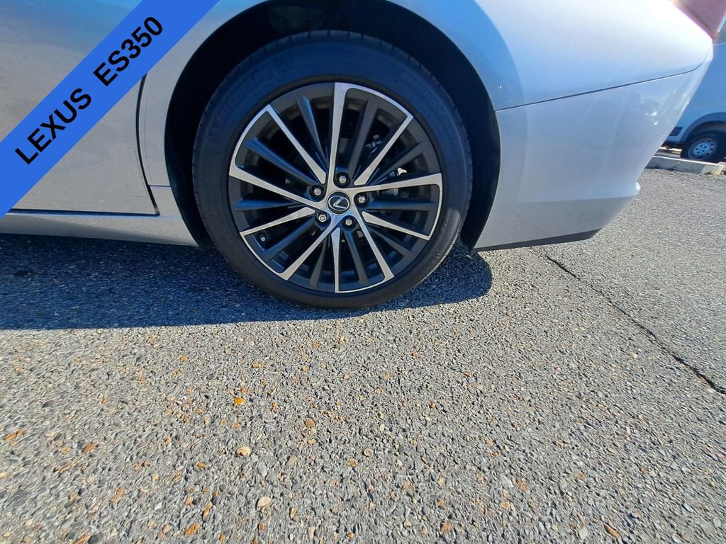 Used 2025 Lexus ES 350 w/ Premium Package image 30
