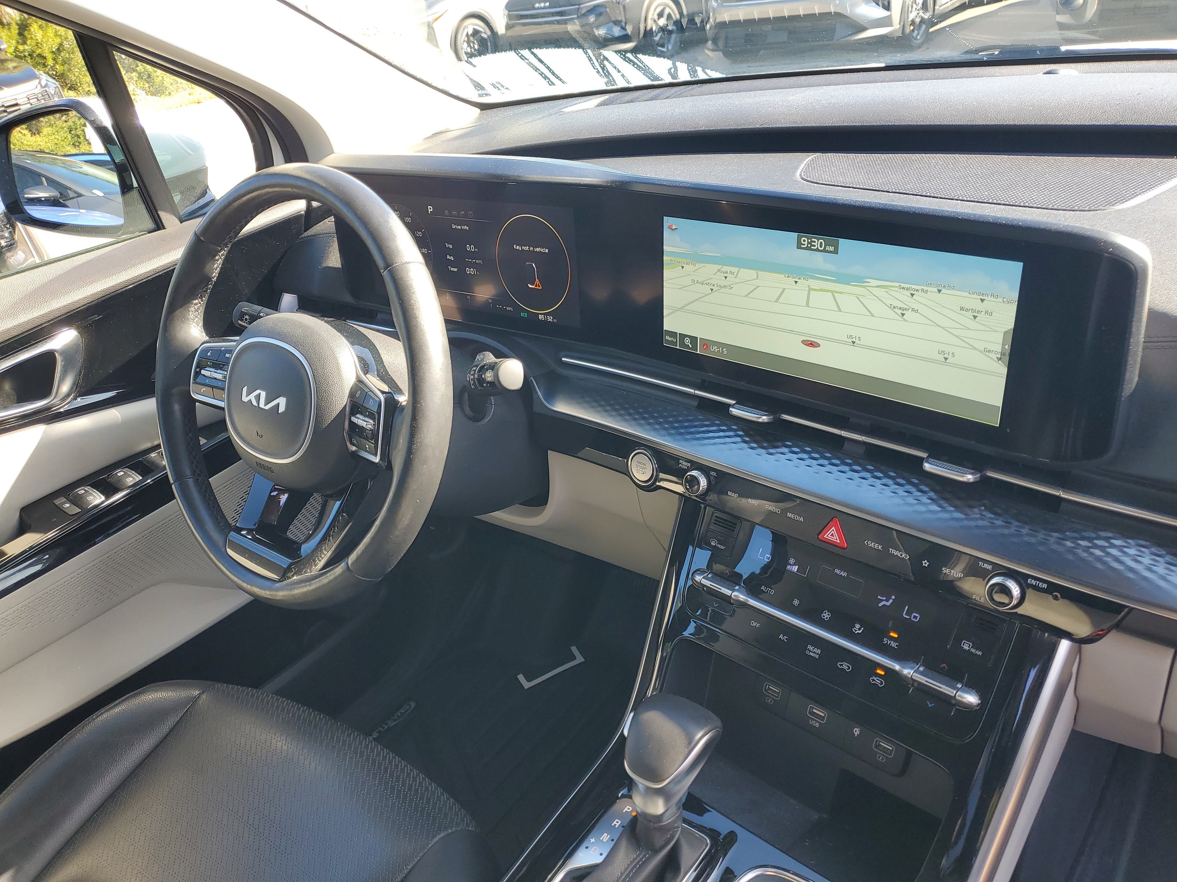 Used 2022 Kia Carnival SX Prestige image 8