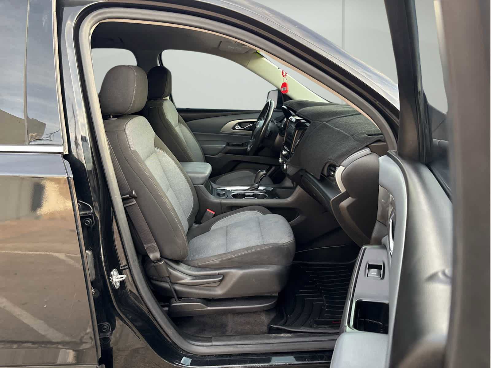 Used 2019 Chevrolet Traverse LT image 17