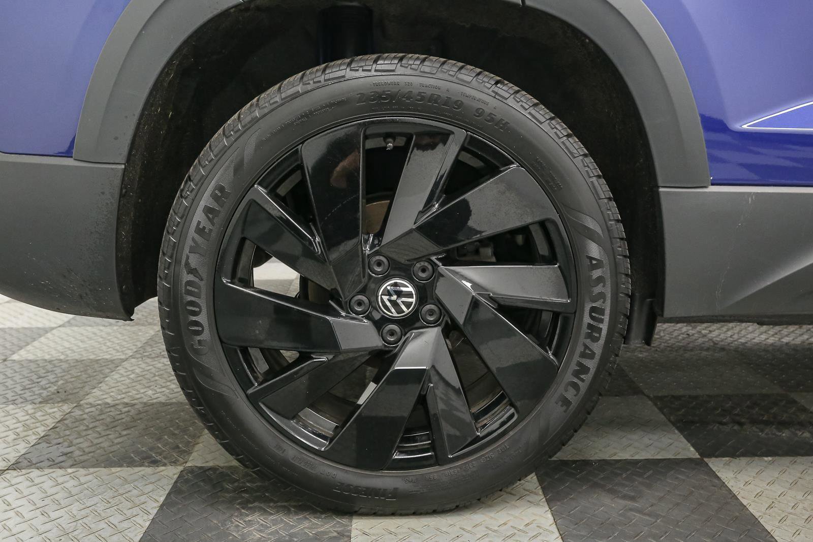 Certified 2024 Volkswagen Taos SEL image 18