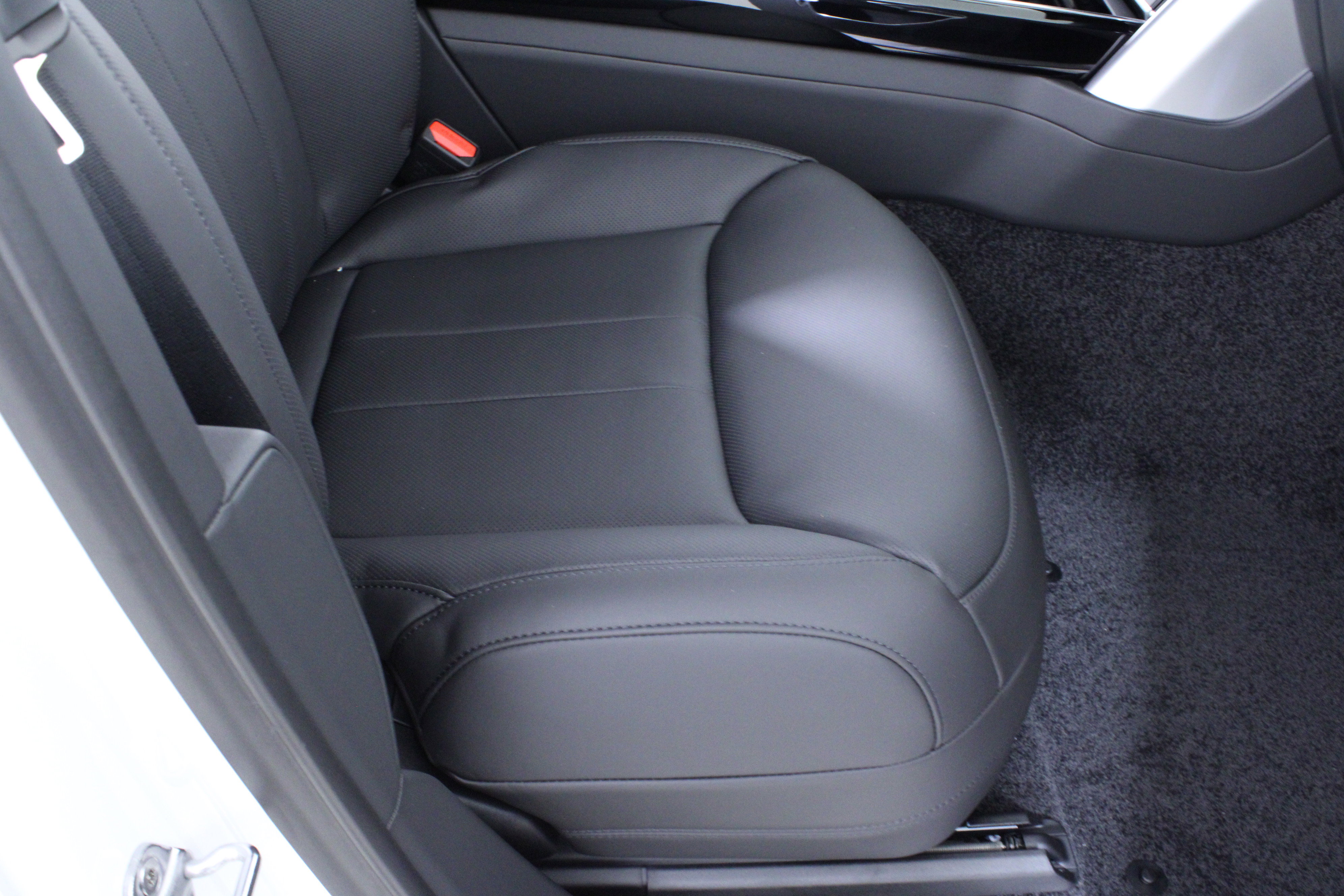 New 2026 Land Rover Range Rover Long Wheelbase SE image 13