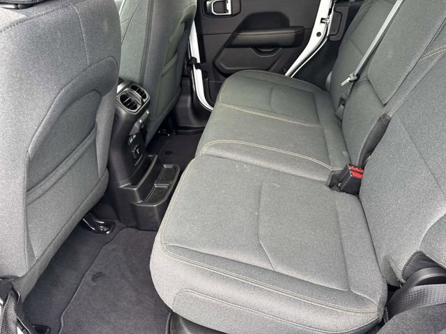 Used 2025 Jeep Wrangler Unlimited Sahara AWD/4WD image 11
