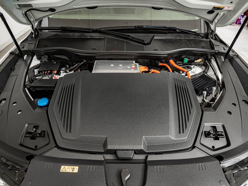 Used 2021 Audi e-tron Premium Plus w/ Premium Plus Package image 39