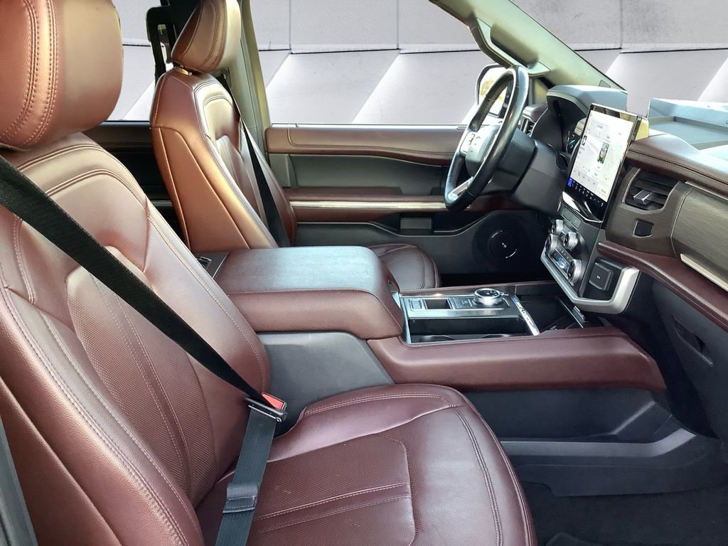 Used 2024 Ford Expedition Limited image 13