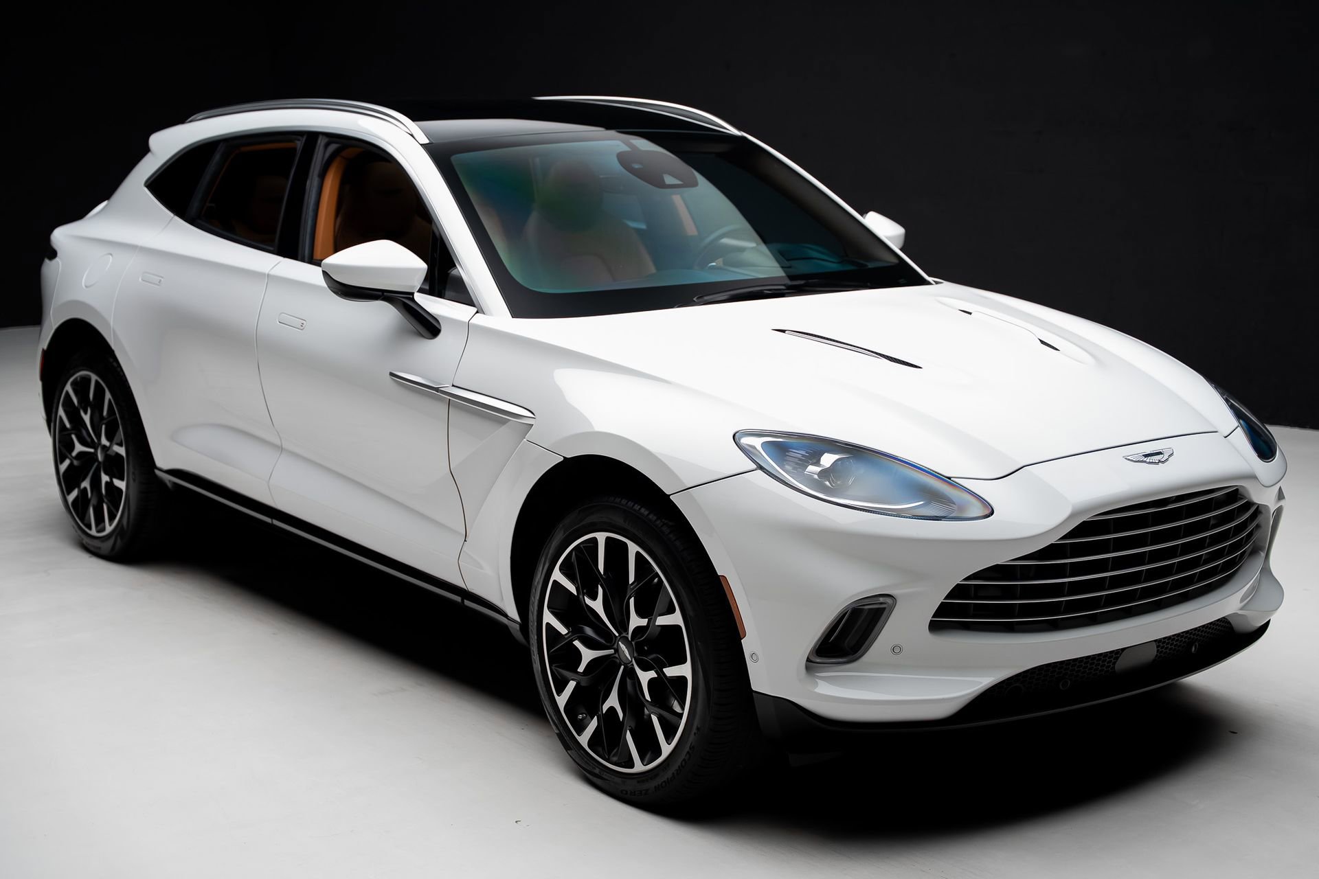 Used 2023 Aston Martin DBX AWD/4WD image 39