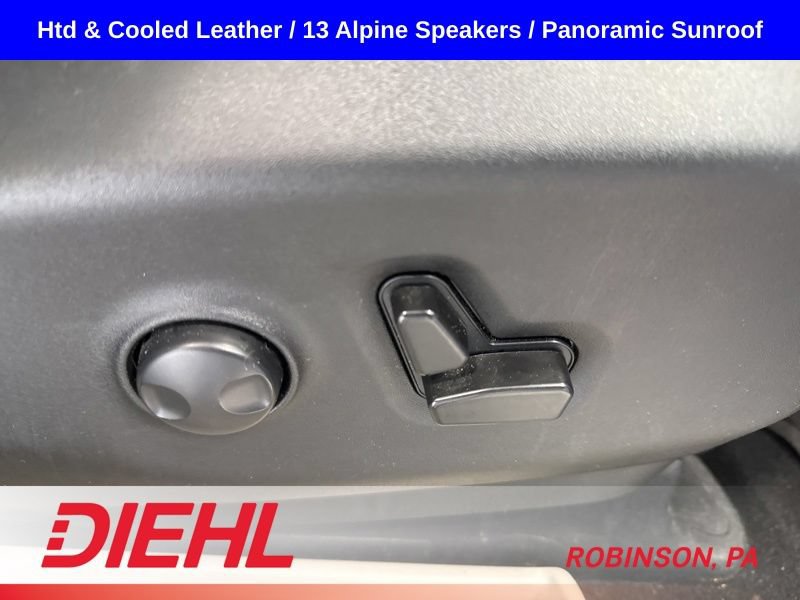 Used 2023 Chrysler Pacifica Limited FWD image 17