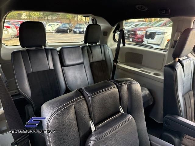 Used 2019 Dodge Grand Caravan SXT image 21