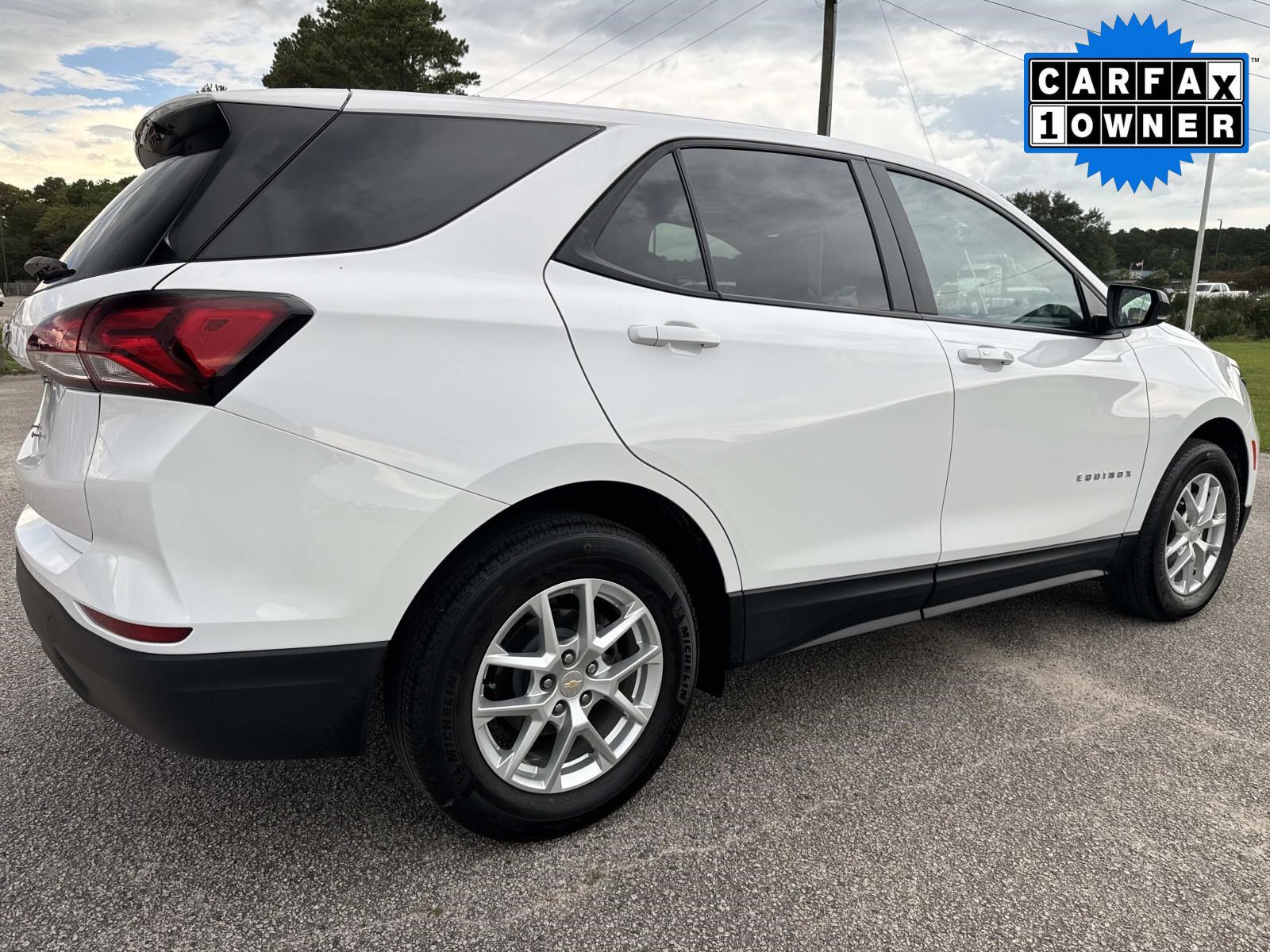 Used 2024 Chevrolet Equinox LS w/ LS Convenience Package FWD image 4