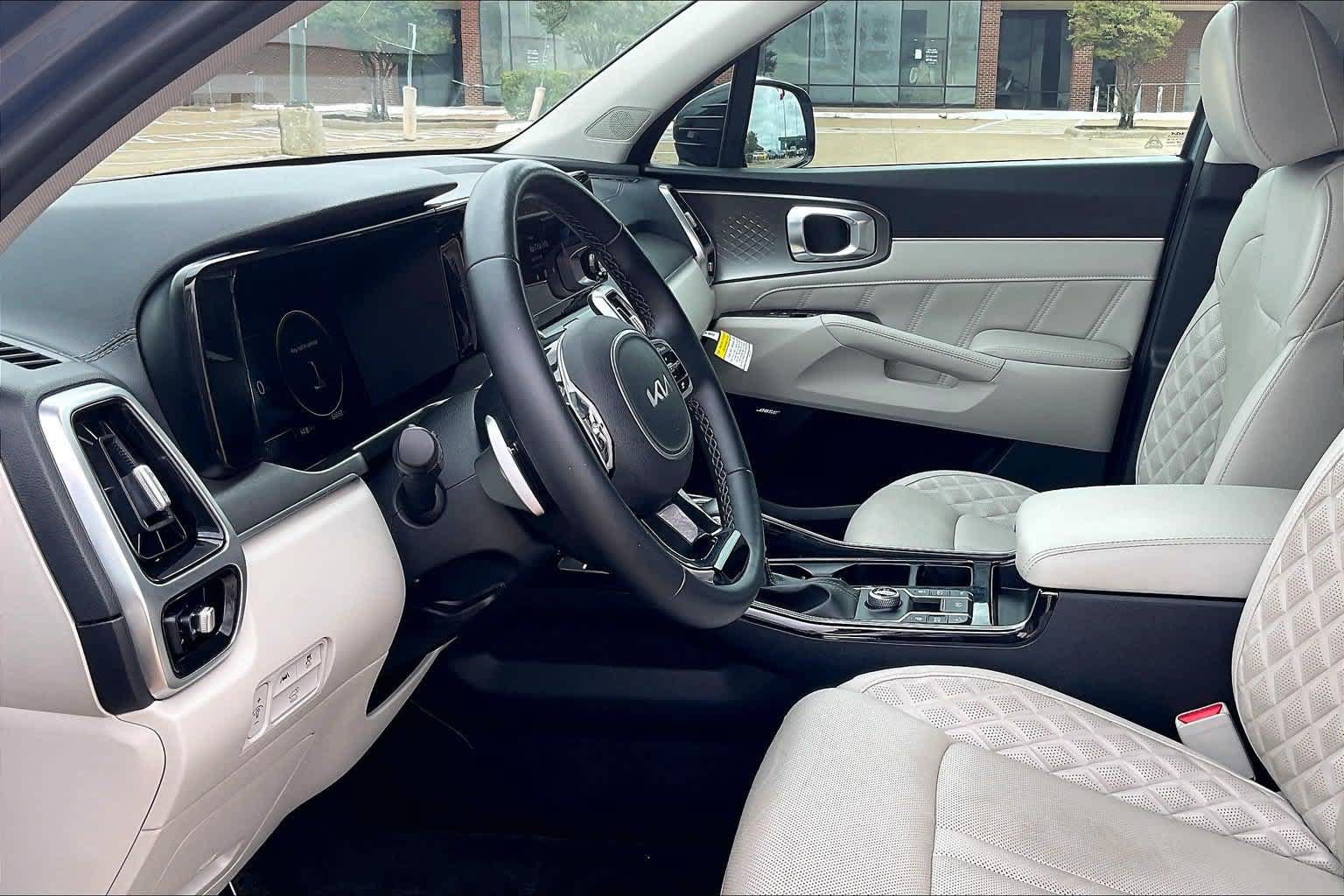 Certified 2022 Kia Sorento SX FWD image 2
