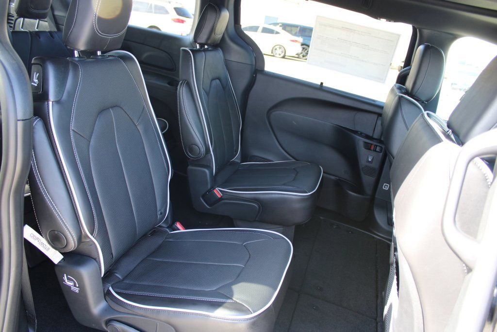 New 2026 Chrysler Pacifica Limited w/ S Appearance Package image 29