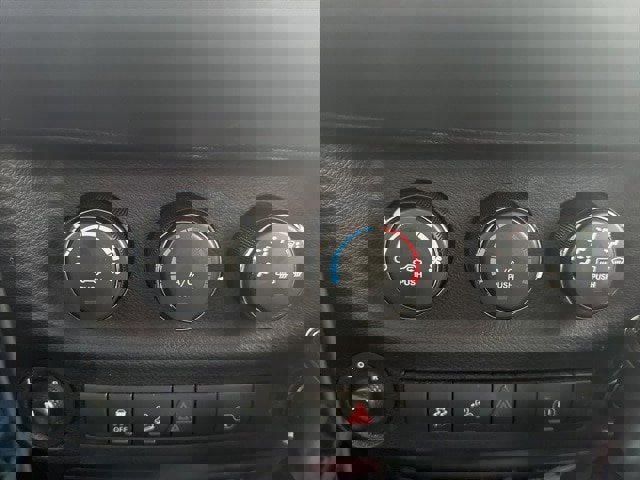 Used 2018 Jeep Wrangler Unlimited Sahara image 15