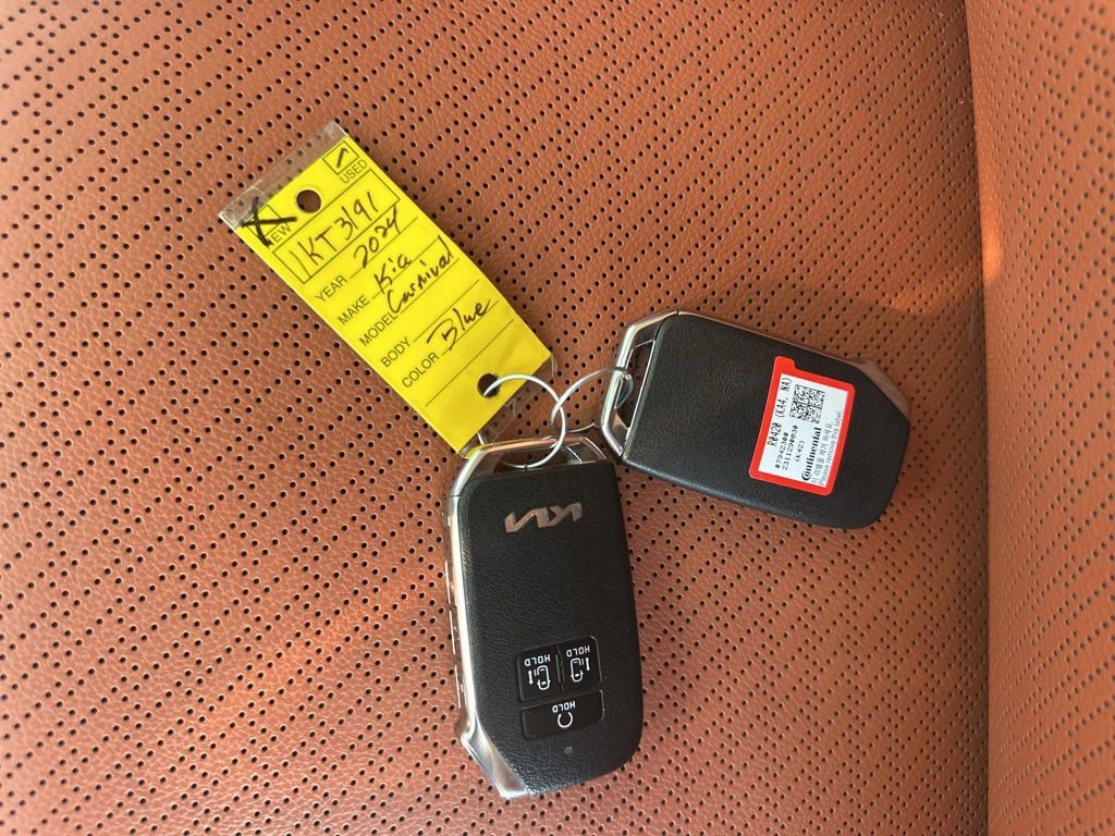 Used 2024 Kia Carnival SX Prestige FWD image 38