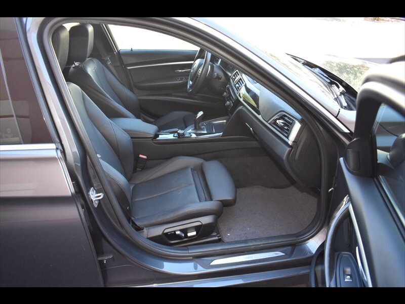 Used 2017 BMW 330i Sedan RWD image 32