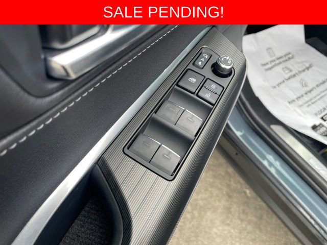 Used 2023 Toyota Venza Limited image 11