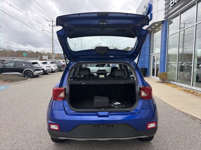 Certified 2022 Hyundai Venue Limited w/ Cargo Package image 35