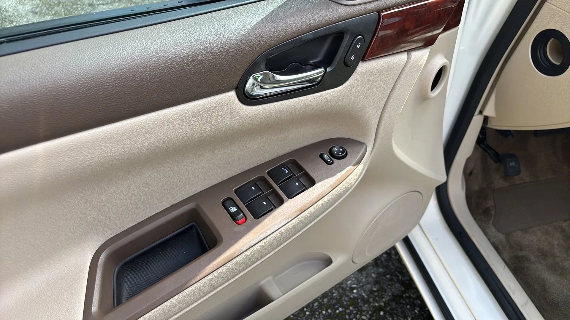 Used 2007 Chevrolet Impala LT image 23