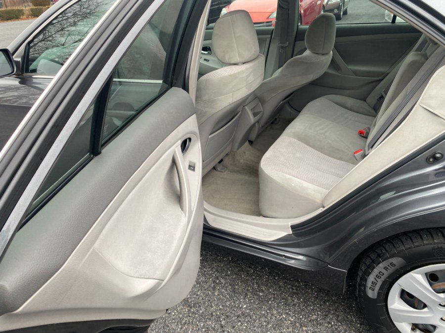 Used 2010 Toyota Camry LE image 12