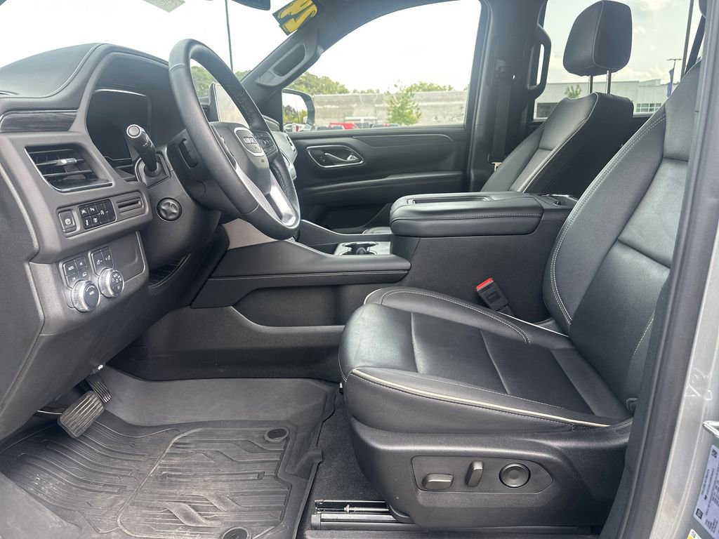 Used 2024 GMC Yukon SLT w/ SLT Luxury Package image 12