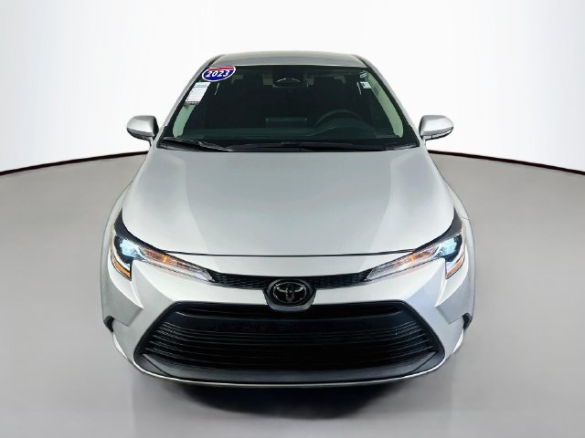 Used 2023 Toyota Corolla LE FWD image 3
