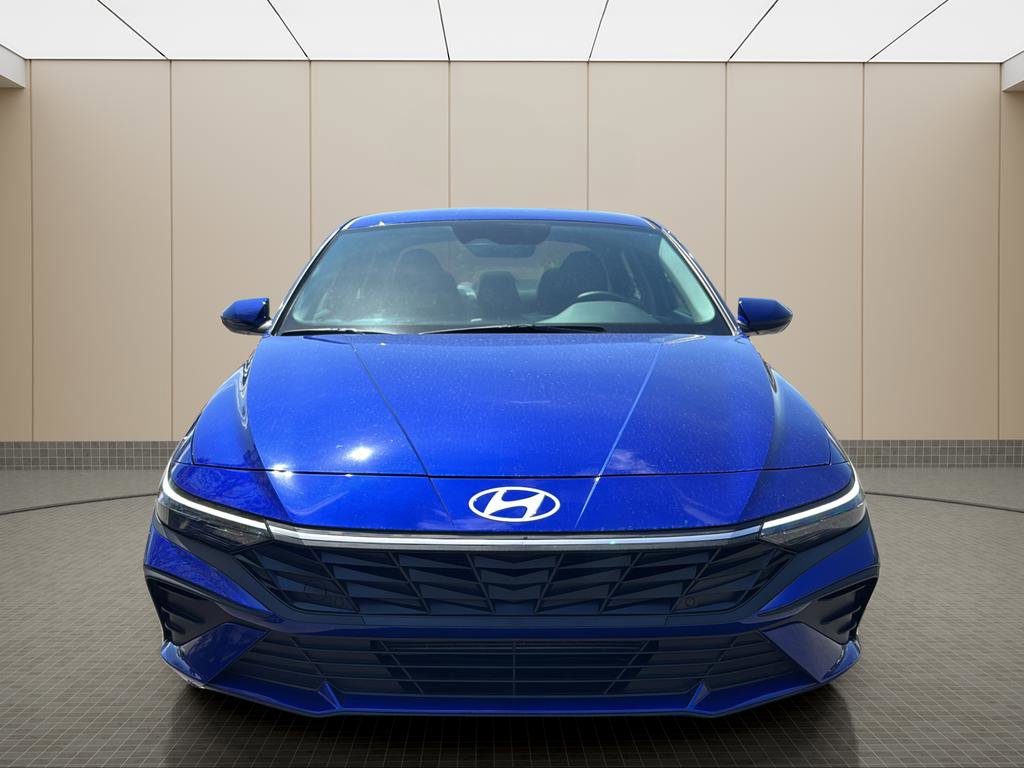 Certified 2025 Hyundai Elantra SE image 8