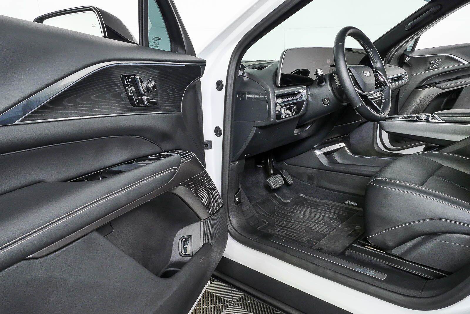 Used 2024 Cadillac Lyriq Sport AWD/4WD image 7