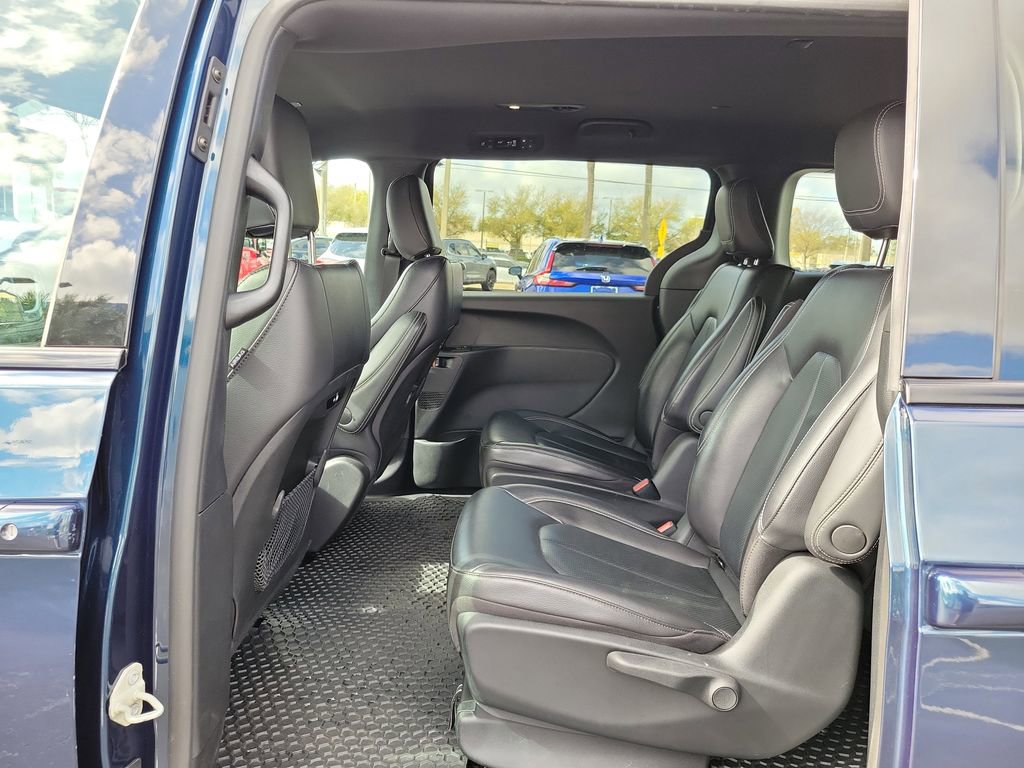Used 2022 Chrysler Pacifica Touring-L w/ S Appearance Package image 14