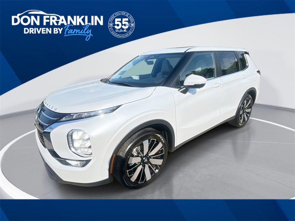 New 2025 Mitsubishi Outlander SE image 1