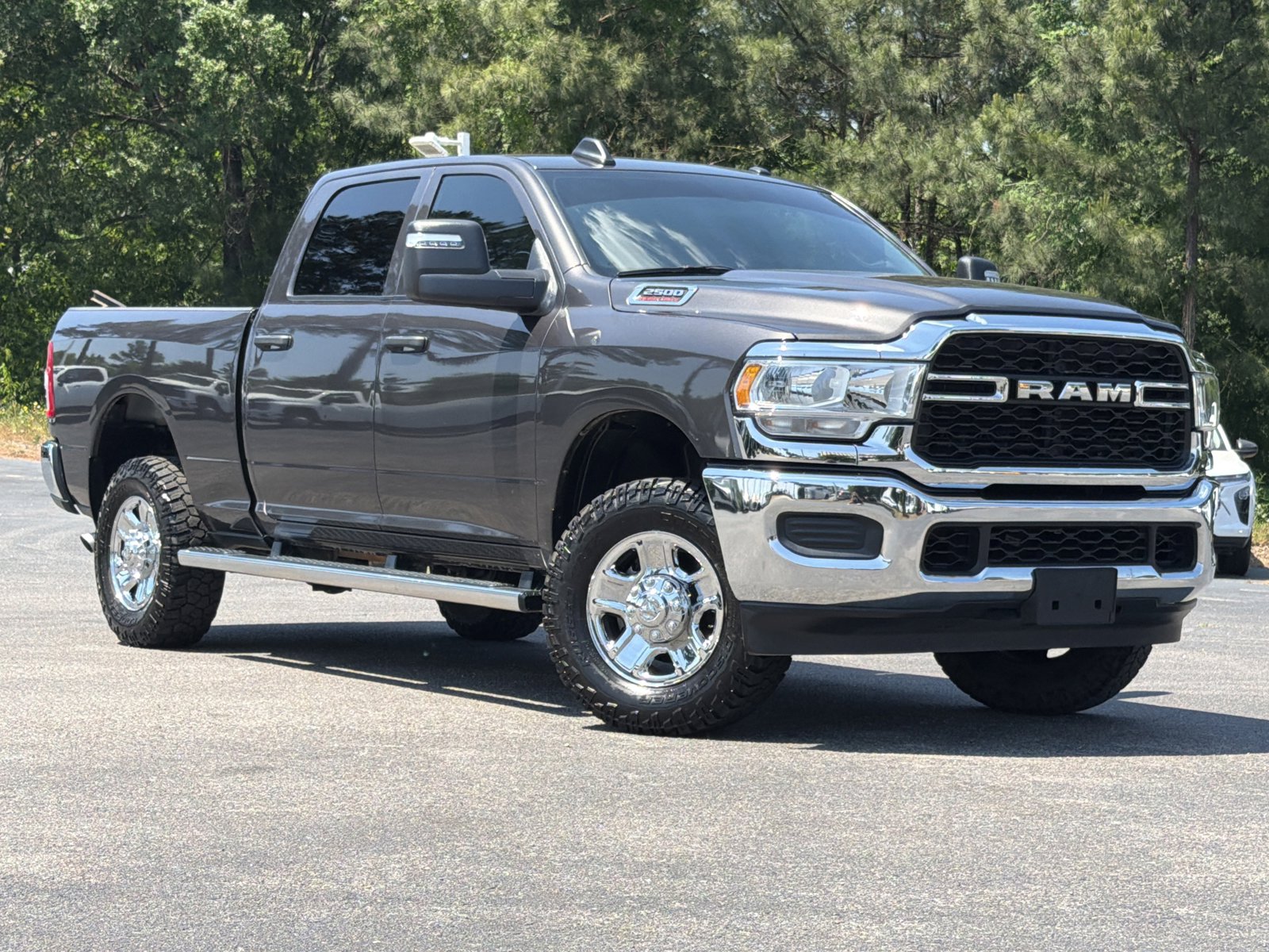 Used 2024 RAM 2500 Tradesman w/ Chrome Appearance Group AWD/4WD image 2