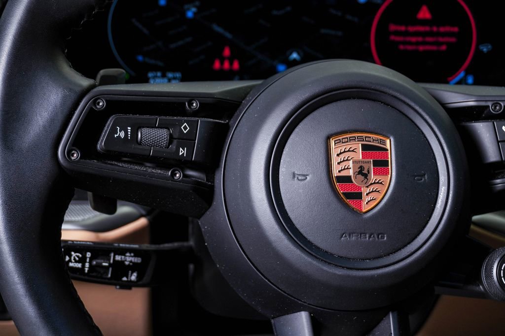 Certified 2025 Porsche Cayenne Coupe AWD/4WD image 20