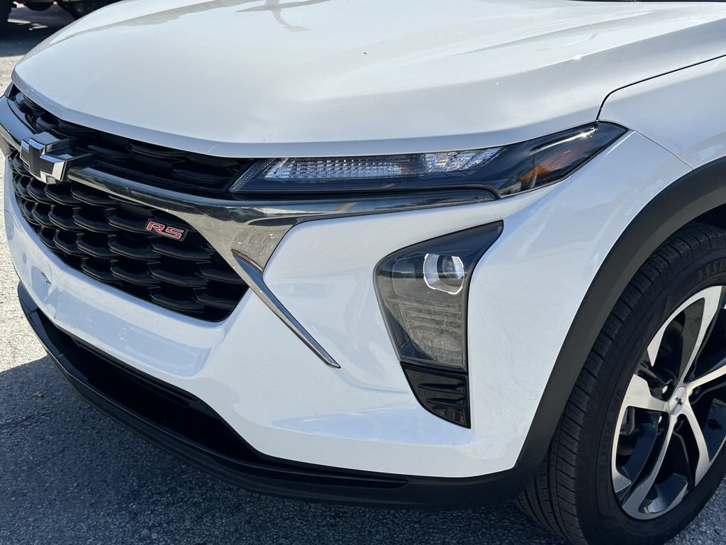 Used 2025 Chevrolet Trax RS FWD image 10