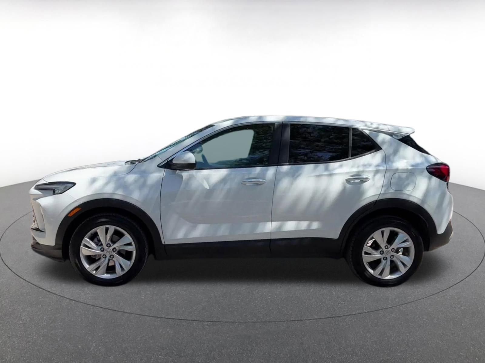 Used 2025 Buick Encore GX Preferred FWD image 9