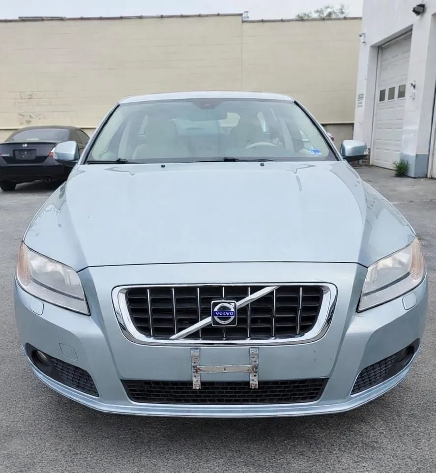 Used 2009 Volvo V70 FWD image 10