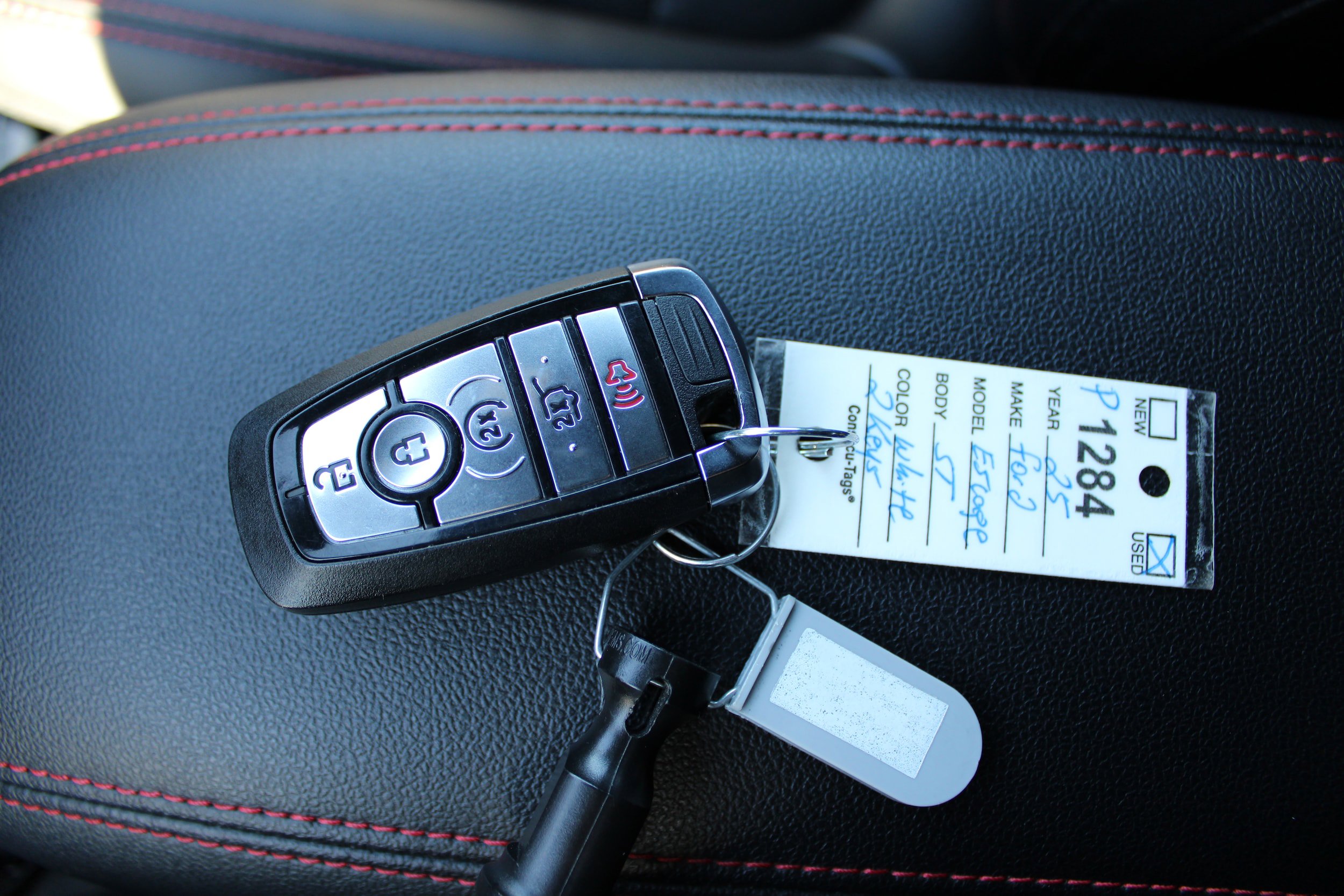 Used 2025 Ford Escape ST-Line Elite w/ Class II Trailer Tow Package image 30