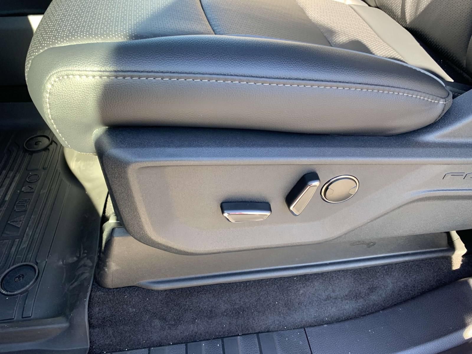 New 2025 Ford F150 Lariat w/ Equipment Group 502A High image 7