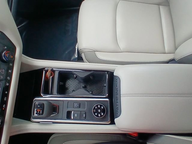 Used 2023 Nissan Pathfinder SL image 21