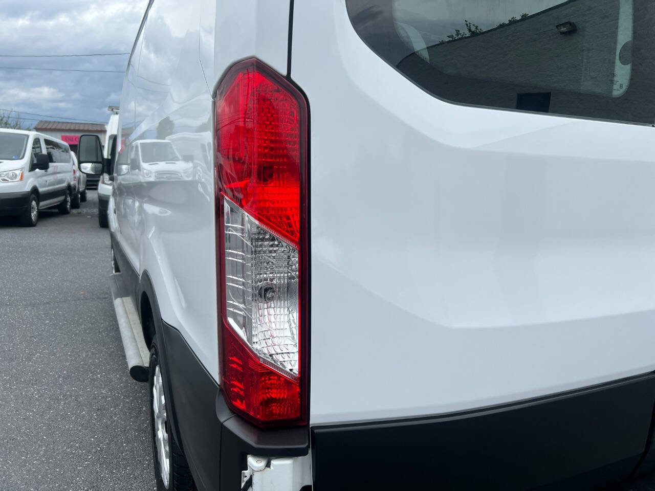 Used 2019 Ford Transit 250 130 Low Roof w/ Exterior Upgrade Package RWD image 34