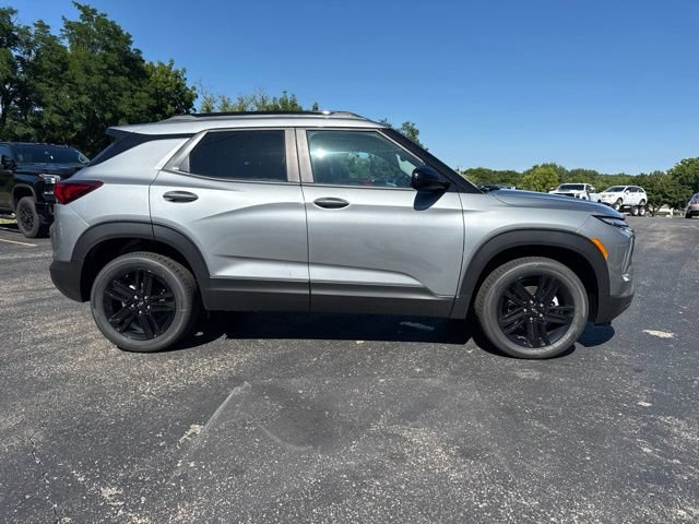New 2026 Chevrolet TrailBlazer LT w/ Midnight Edition AWD/4WD image 2