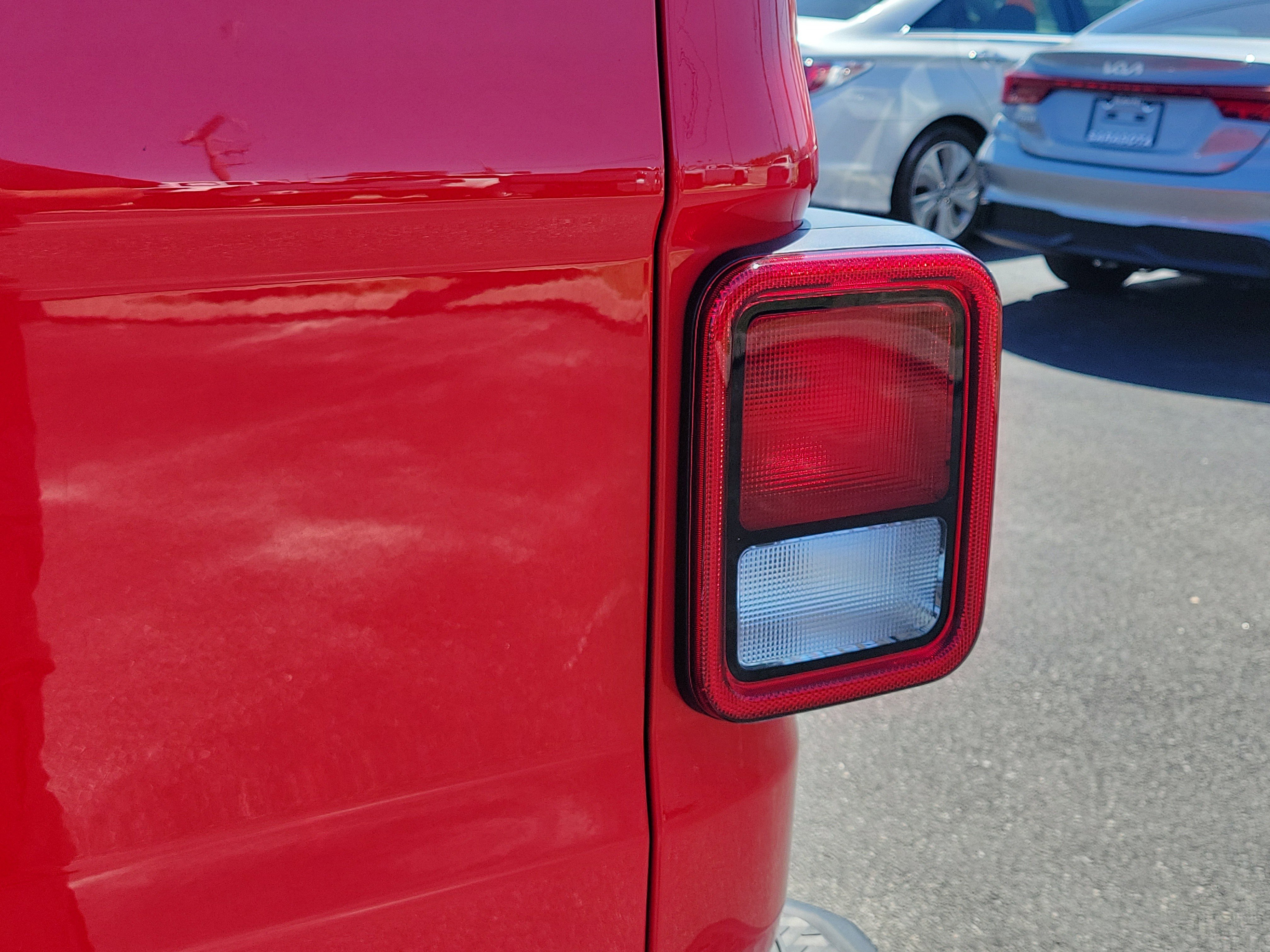 Used 2023 Jeep Gladiator Sport image 11