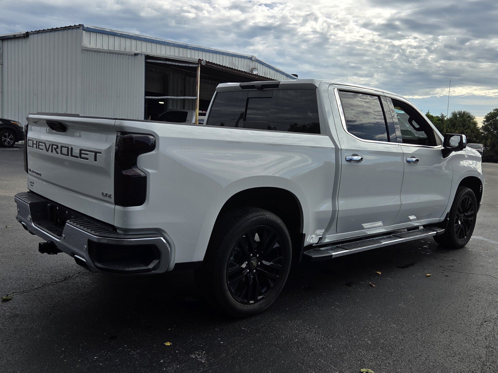 Used 2022 Chevrolet Silverado 1500 LTZ w/ LTZ Premium Package AWD/4WD image 5