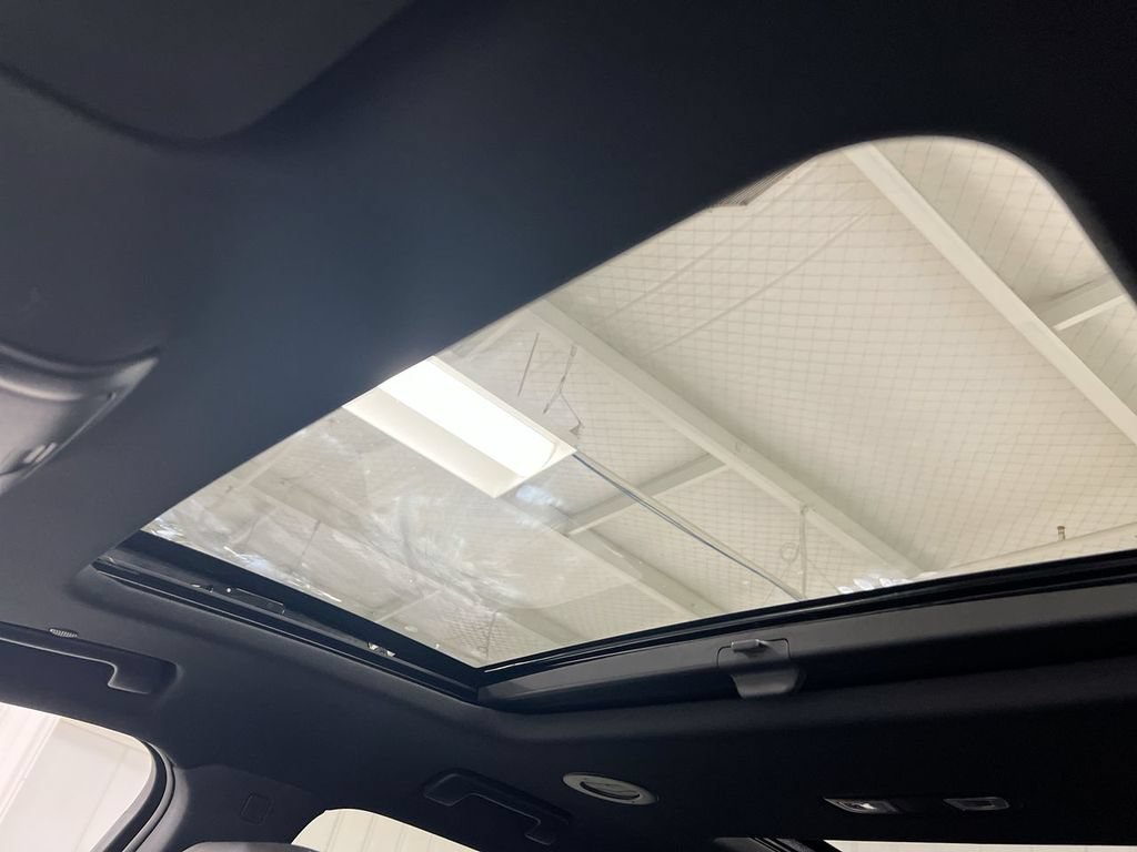 Used 2023 Buick Enclave Avenir AWD/4WD image 19