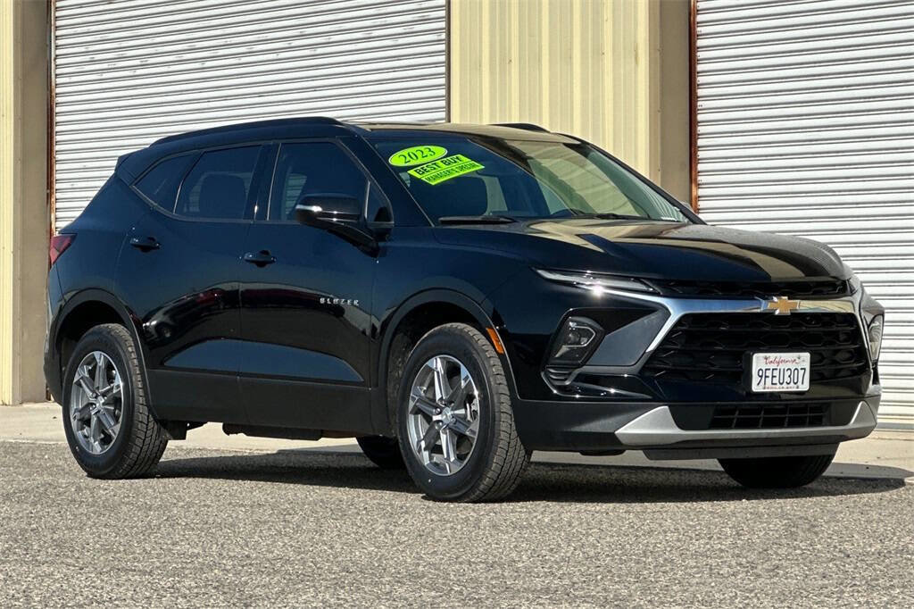 Used 2023 Chevrolet Blazer LT image 2