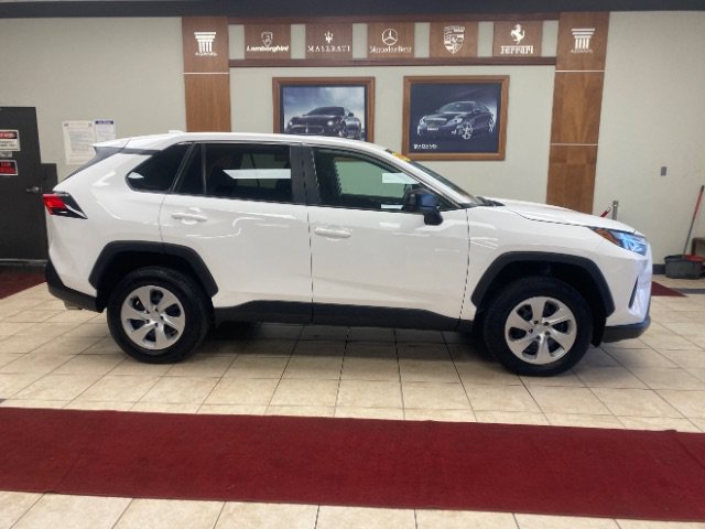 Used 2024 Toyota RAV4 LE AWD/4WD image 4