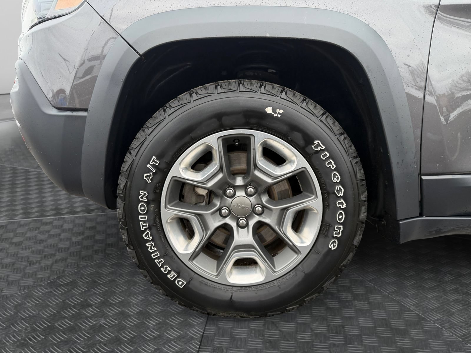 Used 2019 Jeep Cherokee Trailhawk w/ Cold Weather Group AWD/4WD image 16