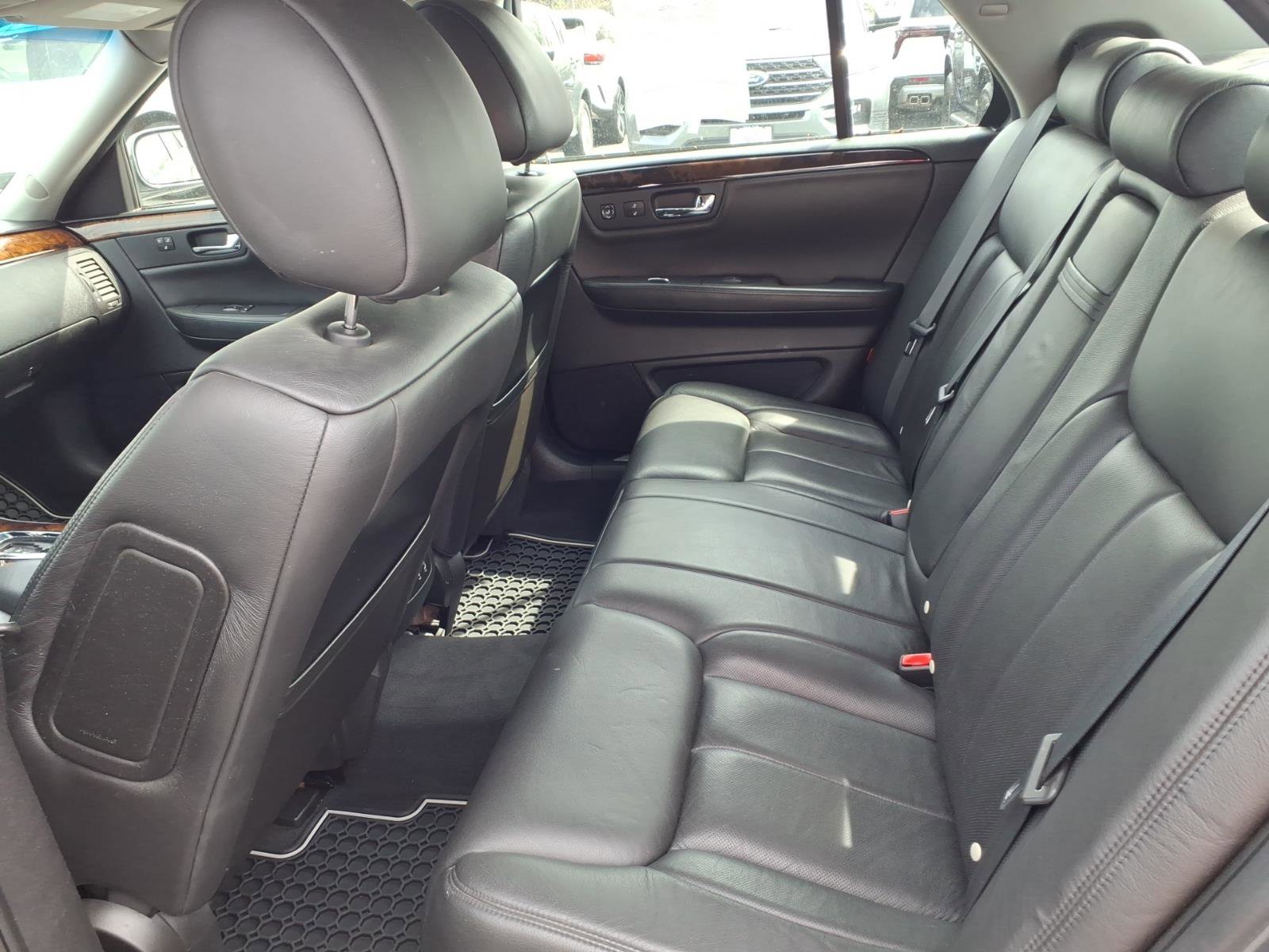 Used 2010 Cadillac DTS Premium image 27