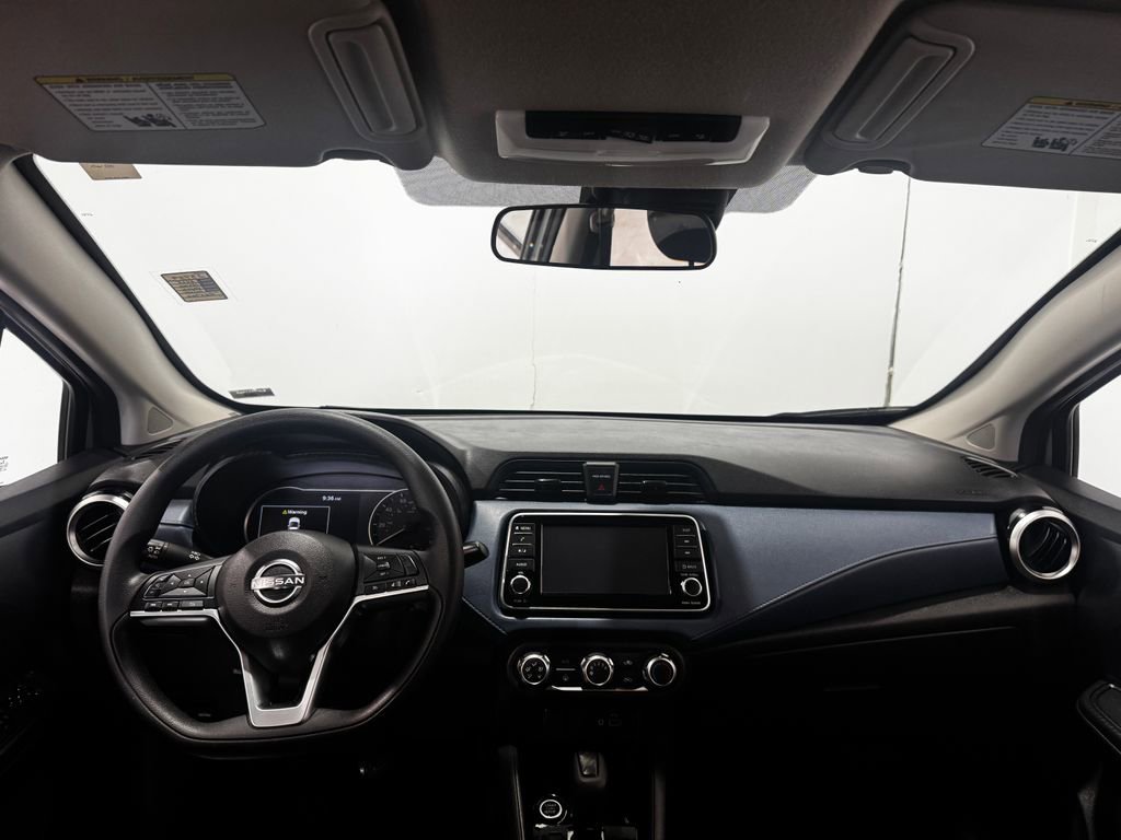 Used 2025 Nissan Versa SV image 2