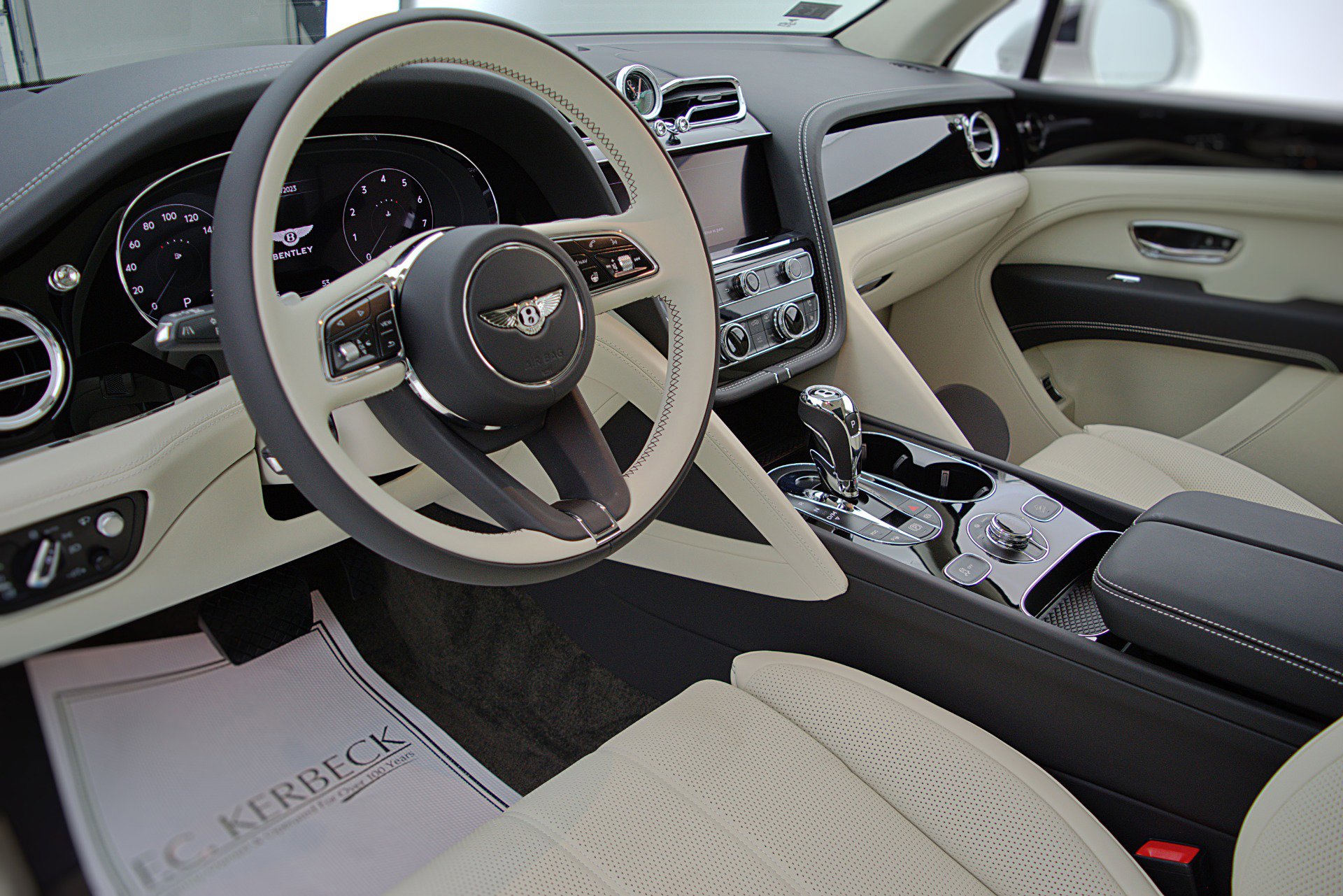 Used 2023 Bentley Bentayga Extended Wheelbase image 21