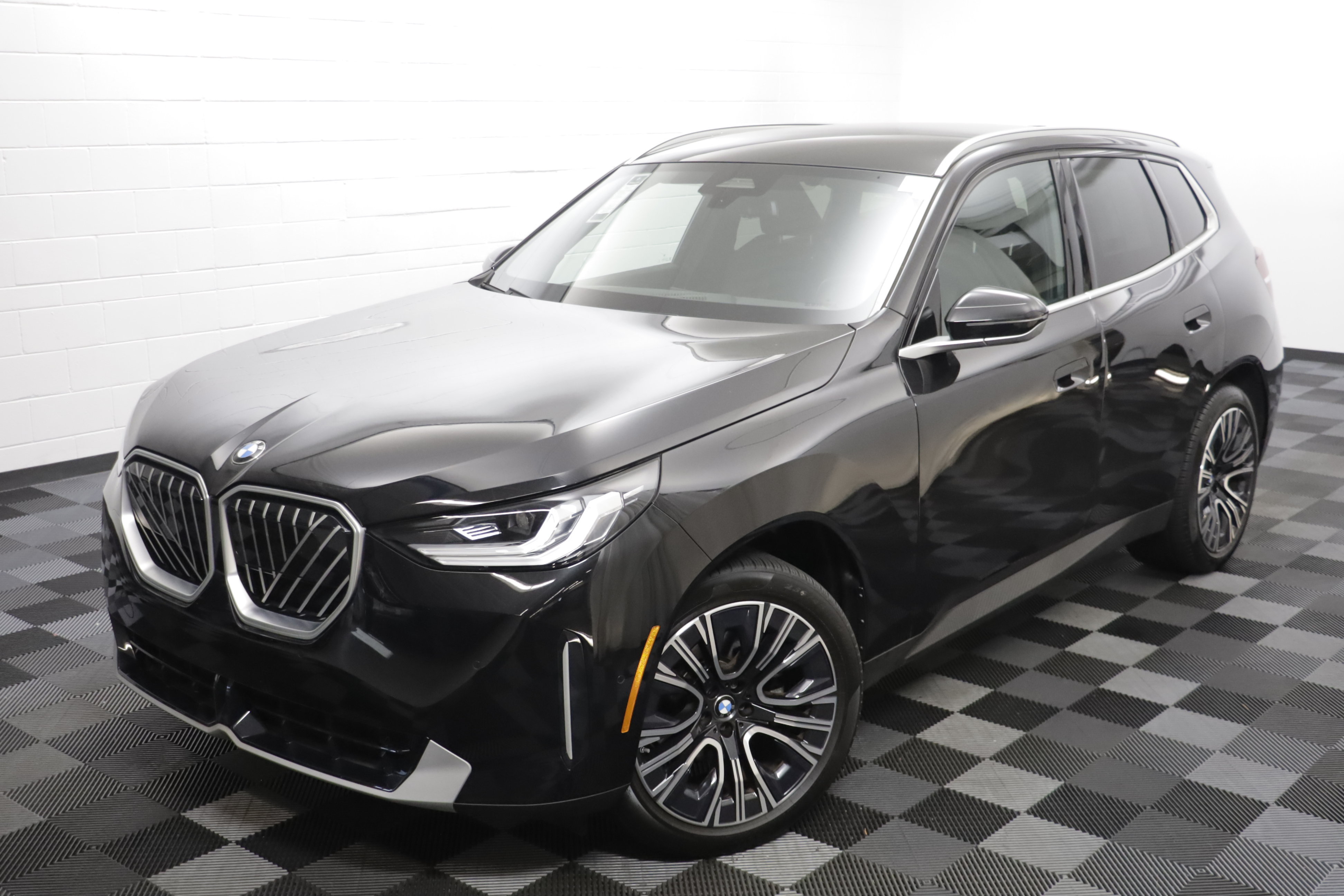 Used 2025 BMW X3 xDrive30i w/ Convenience Package AWD/4WD image 2